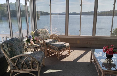 Loudon House | Amazing! Tellico village lake house with dock!