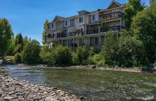 Pagosa Springs House | Amazing Town Home Right on San Juan River, Big Views, Near Town, Central A/C