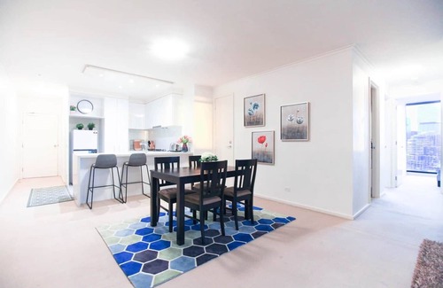 Southbank Apartment | Amazing View 3 BR*2BTH*P APT with balcony and Pool in Heart of Southbank