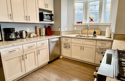 North End Condo | Amazing View of Commencement Bay in Old Town Tacoma