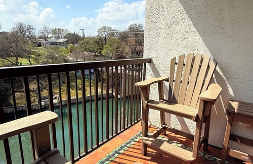 New Braunfels Condo | Amazing view waterfront condo walk to Schlitterbahn water park sleep 6 people
