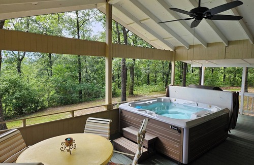Marble Falls Cottage | Amazing View with hot tub
