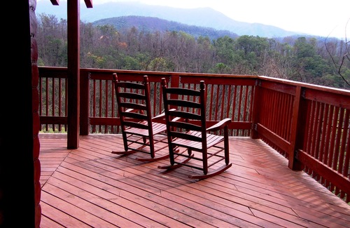 Gatlinburg Cabin | "Amazing Views" "Awesome" "Perfect" "Best Romantic Cabin in the Smokies” Reviews