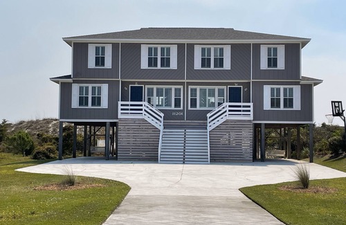 The Point House | AMAZING VIEWS! Beachfront Duplex-East at the Point-private POOL!