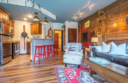 Copper Mountain Village Condo | Amazing Views, free wifi, free parking. Industrial Cozy Telemark Lodge studio