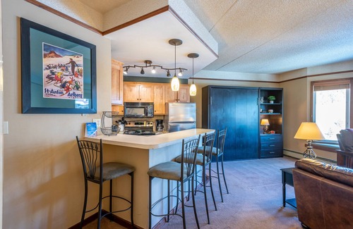 Copper Mountain Village Condo | Amazing Views, free wifi, free parking Telemark Lodge studio