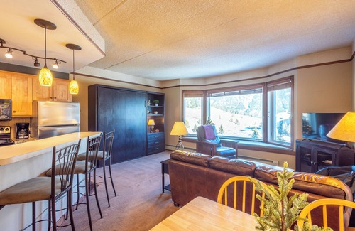 Copper Mountain Village Condo | Amazing Views, free wifi, free parking Telemark Lodge studio
