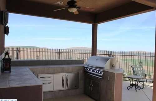 Tri-Cities House | Amazing views in the heart of Wine Country!