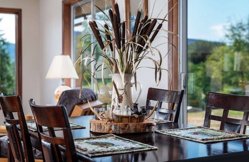 Ariel House | Amazing Views on Acreage, Pet Friendly, Near Stream, 10 Min to Lake Merwin, Great Base For St Helens