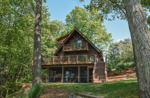Huddleston House | Amazing Views on Smith Mountain Lake! Diving board, water slide