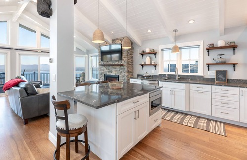 Gilford House | AMAZING WINNIPESAUKEE VIEWS Heated Pool Hot Tub