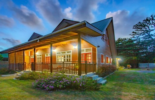 La Digue Villa | Ambiance Villa is nestled in the heart of La digue