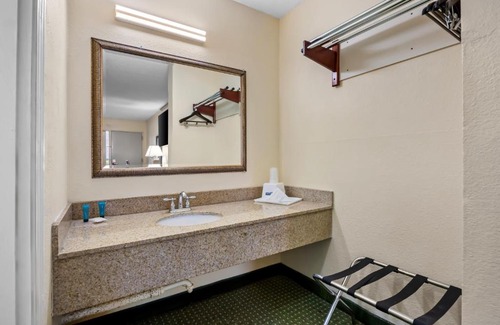 Columbia Hotel | America's Best Value Inn-Columbia
