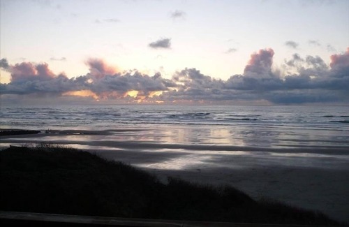 Newport House | 'American Classic' *BEACHFRONT* Historic Nye Beach - BEST LOCATION - 3BR Home