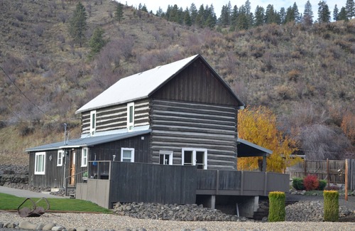 Naches Cabin | American Homestead Log Cabin with Gorgeous Scenic Views!