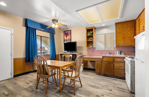 Yucca Valley Hotel | Americas Best Value Inn & Suites Joshua Tree National Park