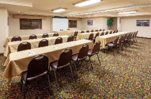 Orange Prairie Hotel | AmericInn by Wyndham Peoria