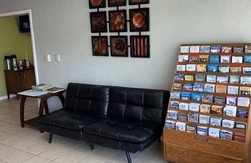 Gilbertsville Hotel | AmeriVu Inn & Suites - Gilbertsville