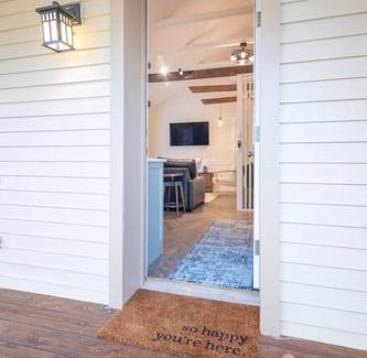Intercourse Villa | AmishGuestCottage~cozystudio~hottub~patio