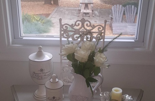 Amity House | AMITY WINE COTTAGE – Wonderful Vintage Charm and Décor in Oregon Wine Country