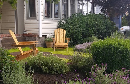 Amity House | AMITY WINE COTTAGE – Wonderful Vintage Charm and Décor in Oregon Wine Country