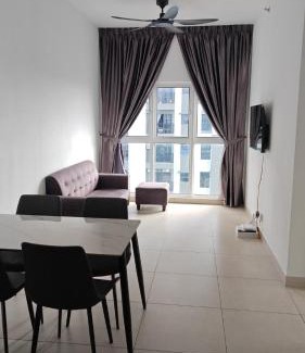 Kajang Apartment | Amna Lovely Vacation House Fast Wifi 3 Aircond And Netflix
