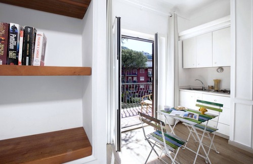 Sorrento Historic Centre Apartment | AMORE RENTALS - Carmela Apartment with Shared Pool and Air Conditioning