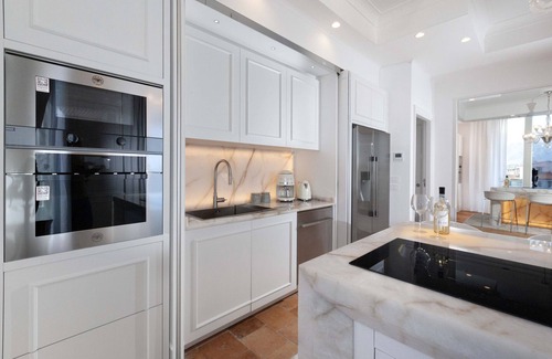 Sorrento City Centre Ski Chalet | AMORE RENTALS - The Square, Luxury Penthouse with Sea View and Jacuzzi in Piazza Tasso