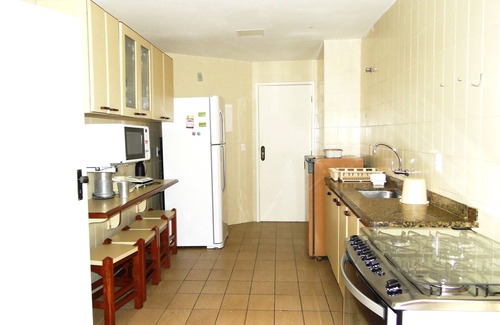 Cabo Frio Apartment | Ample 3 bedroom apt with well furnished balconies on Praia do Forte