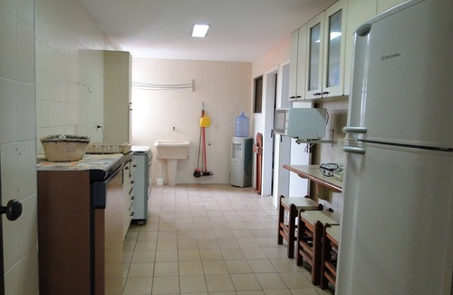 Cabo Frio Apartment | Ample 3 bedroom apt with well furnished balconies on Praia do Forte