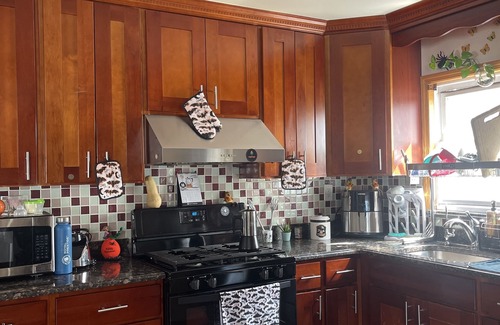 Queens House | Amplia y Cómoda Habitación, Para Disfrutar de Unas Excelentes Vacaciones
