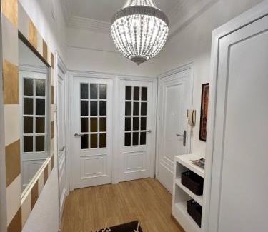 La Coruna Apartment | Amplio y céntrico piso con patio.