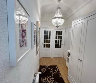 La Coruna Apartment | Amplio y céntrico piso con patio.