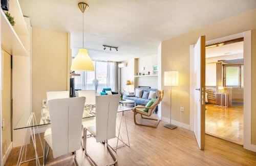 Cervantes Apartment | Amplio y Céntrico, Ubicacion Tranquila, Calefacción central, jardines, supermercados, cafeterías y todos los servicios en el corazón de la ciudad