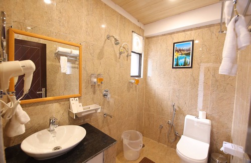 Badrinath Hotel | Amritara The Avadh
