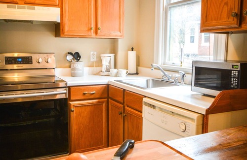 Ashfield Apartment | Amsterdam TownHouse/NYC Suite-Downtown Jim Thorpe Near Mauch Chunk Opera House!