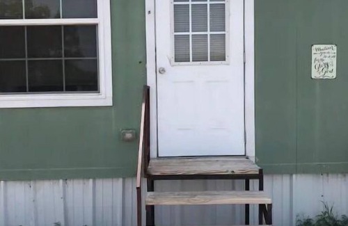 Whites City Cabin | An hour from Carlsbad and about 80 miles from Guadalupe Peak.