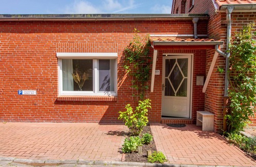 Campen Apartment | An oasis of calm in the old town center of Campen with Smart TV