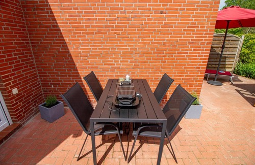 Campen Apartment | An oasis of calm in the old town center of Campen with Smart TV