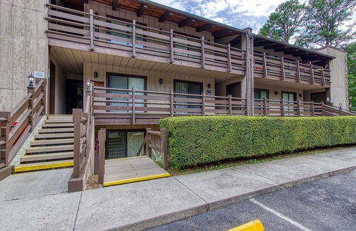 Sevierville Apartment | An out of the way condo hidden in mountain nature.