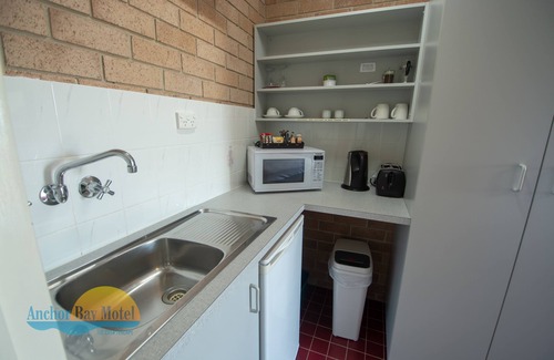 Greenwell Point Hotel | Anchor Bay Motel