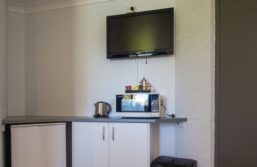 Greenwell Point Hotel | Anchor Bay Motel