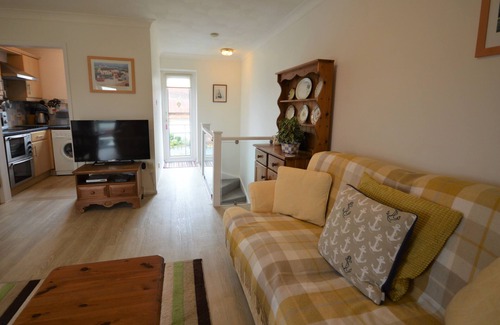 East Cowes Cottage | Anchor Cottage - a house that sleeps 4 guests in 2 bedrooms