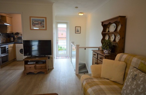 East Cowes Cottage | Anchor Cottage - a house that sleeps 4 guests in 2 bedrooms