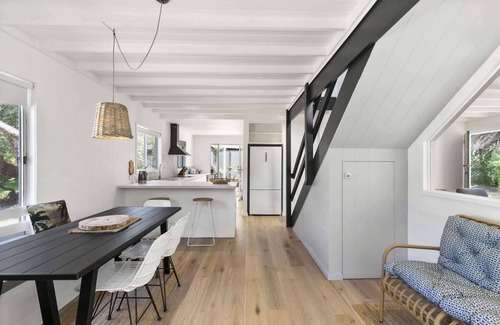 Surf Coast House | Anchor House I Pet Friendly I Walk to beach!