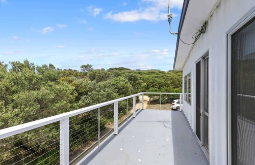 Surf Coast House | Anchor House I Pet Friendly I Walk to beach!