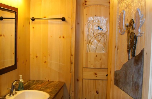 Anchor Point Cabin | Anchor Point Captain Cook Lodge