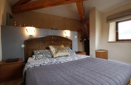 Retournac House | Ancien pigeonnier restauré avec terrasse, terrain clos et équipements bébé à Sarlanges, Retournac - FR-1-582-167