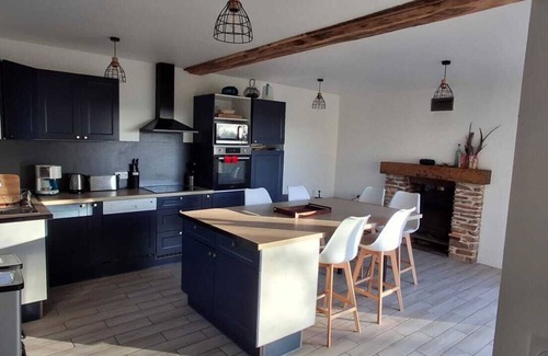 Bouere House | Ancienne Ferme Rénovée - 7 Chambres/14 Couchages Avec Étang