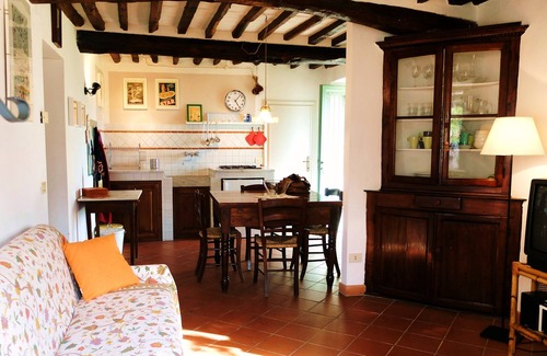 Camaiore Apartment | Ancient house in the hill with a garden and view to the sea. Wi-Fi free